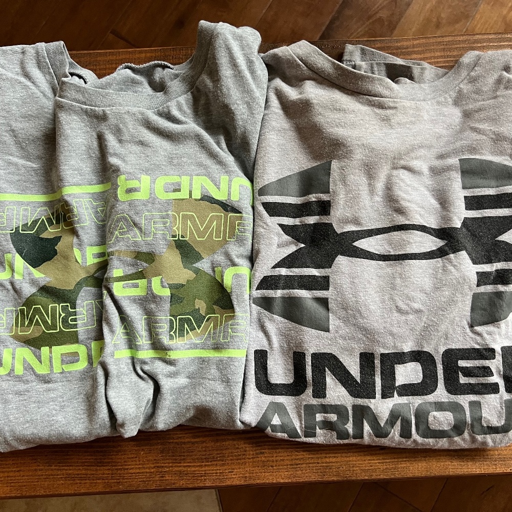 Youth under armor T-shirt
